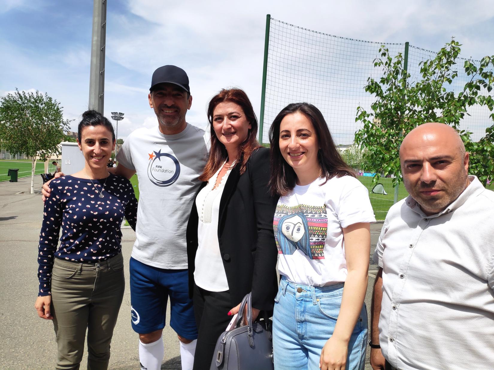 Youri Djorkaeff with UNFPA Head of Office, Tsovinar Harutyunyan and UNFPA staff members.