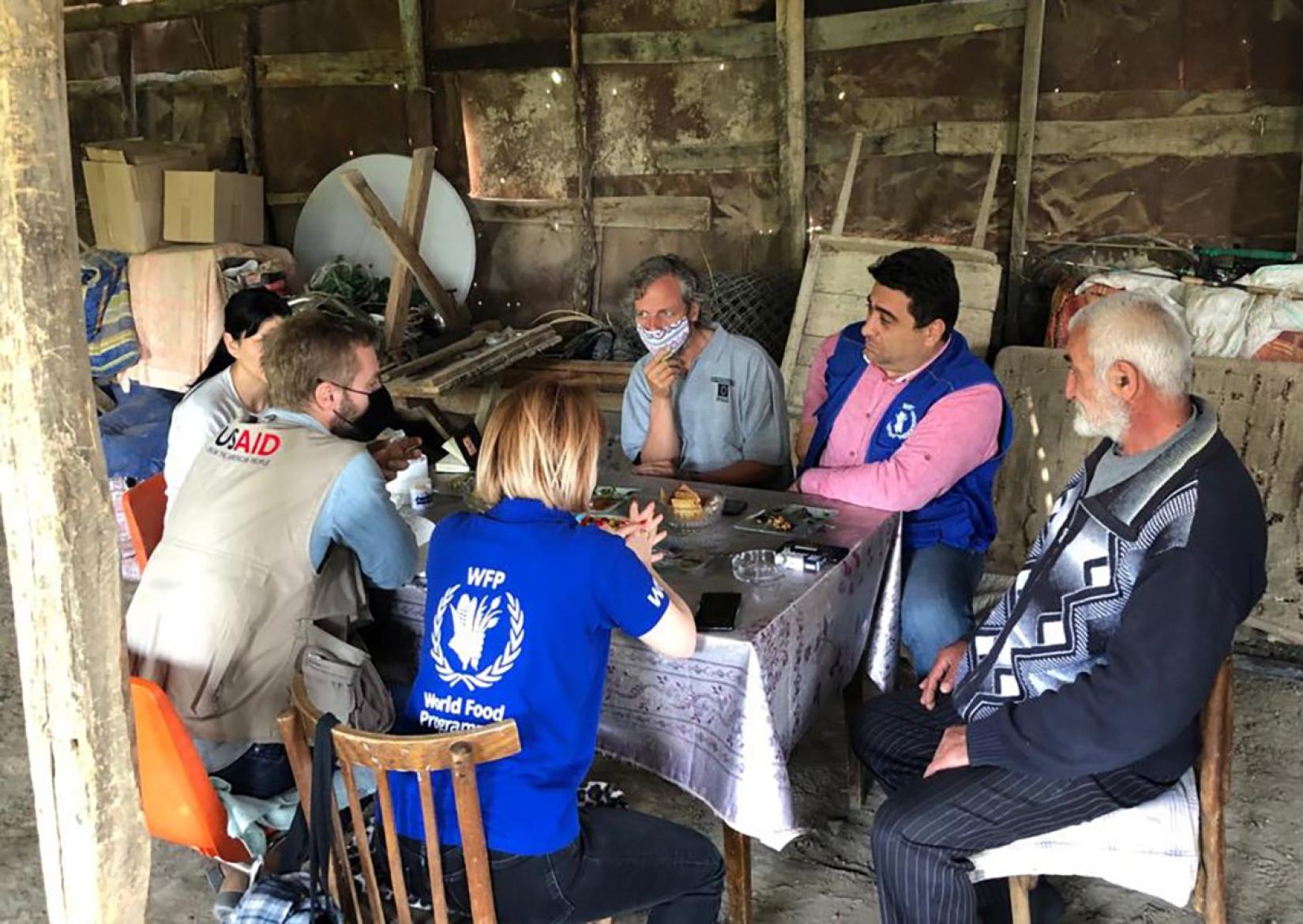 WFP, EU and USAID representatives' meeting with conflict-affected people and host families.