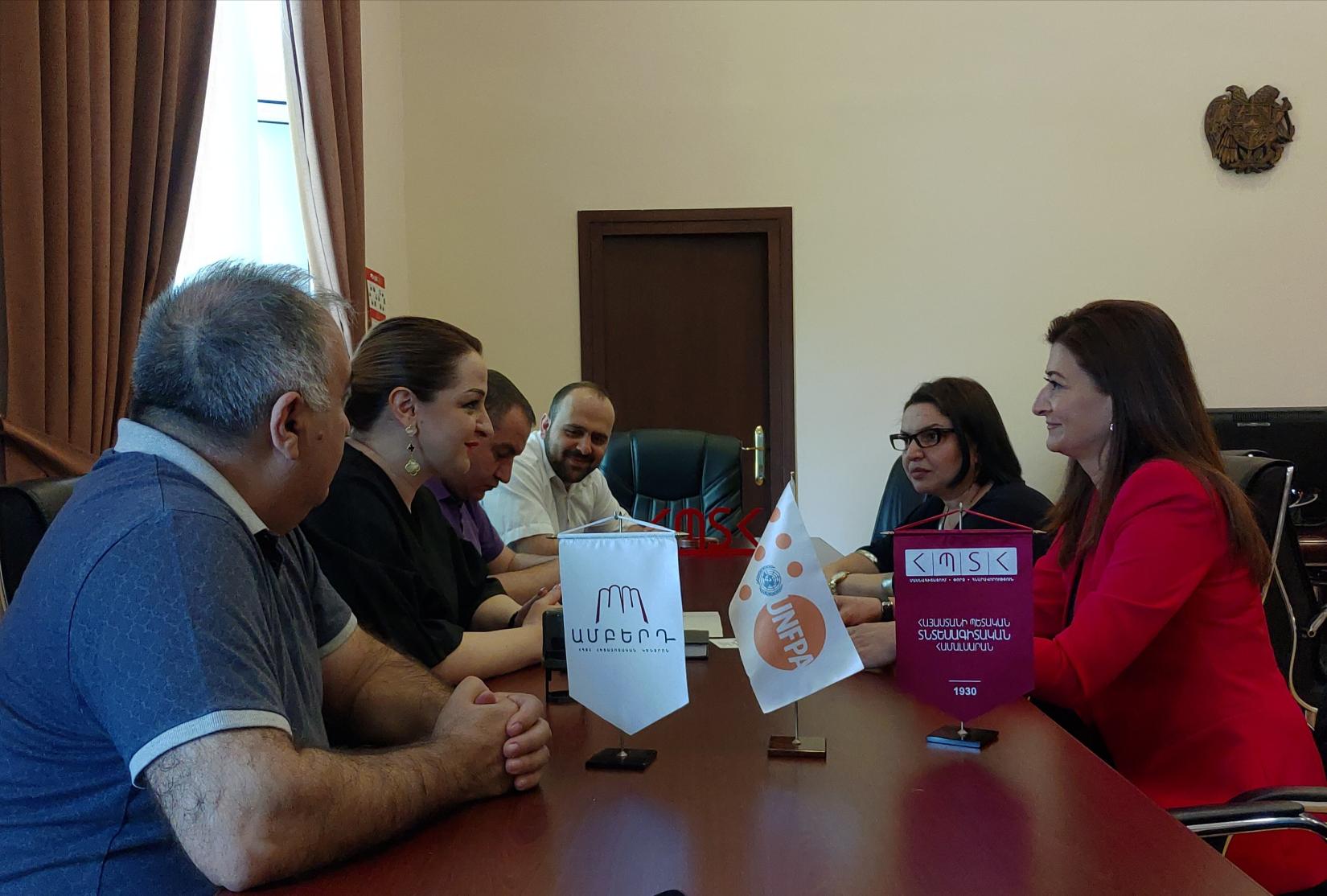 Representatives of UNFPA Armenia, the Armenian State University of Economics and ASUE Amberd Research Center.
