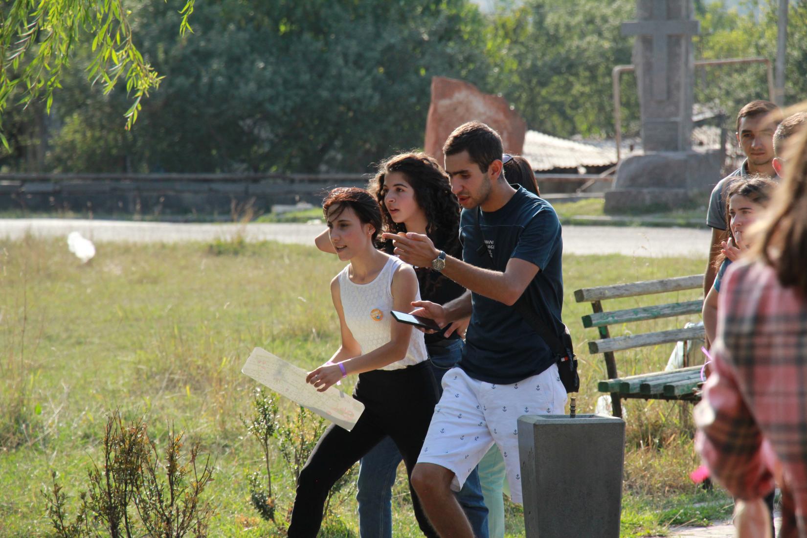 The participants rushing to find the next location.