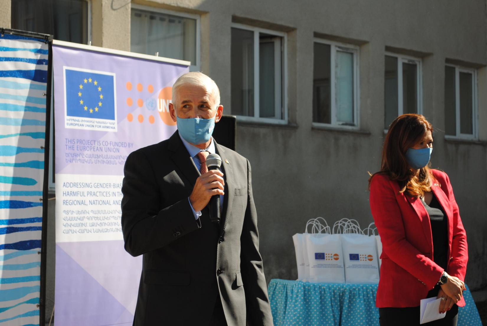 The UN Resident Coordinator in Armenia, Shombi Sharp while delivering his speech.