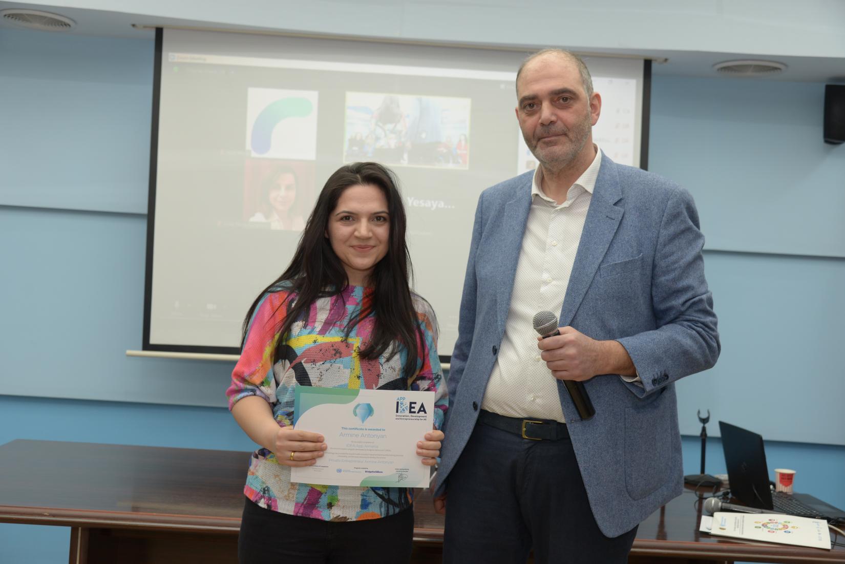 Idea App Armenia program participant receiving the certificate.