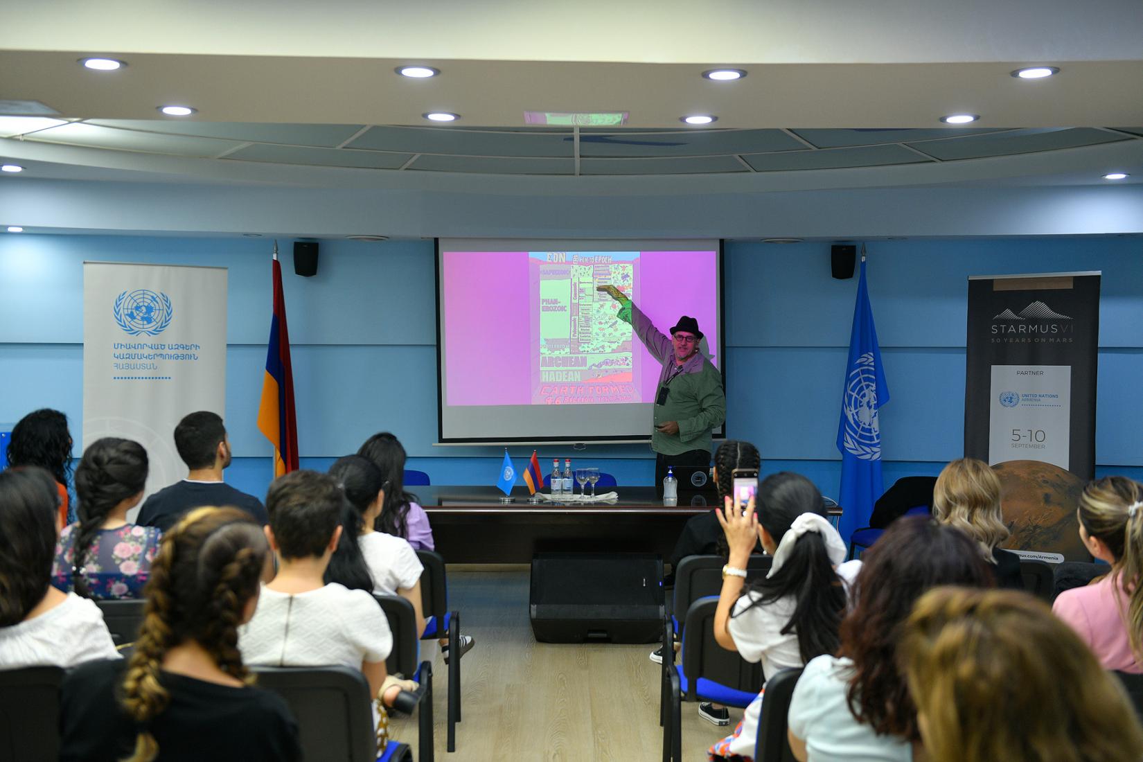 Astrobiologist, award-winning science communicator David Grinspoon delivered a lecture at the UN House for the staff of the UN Armenia..