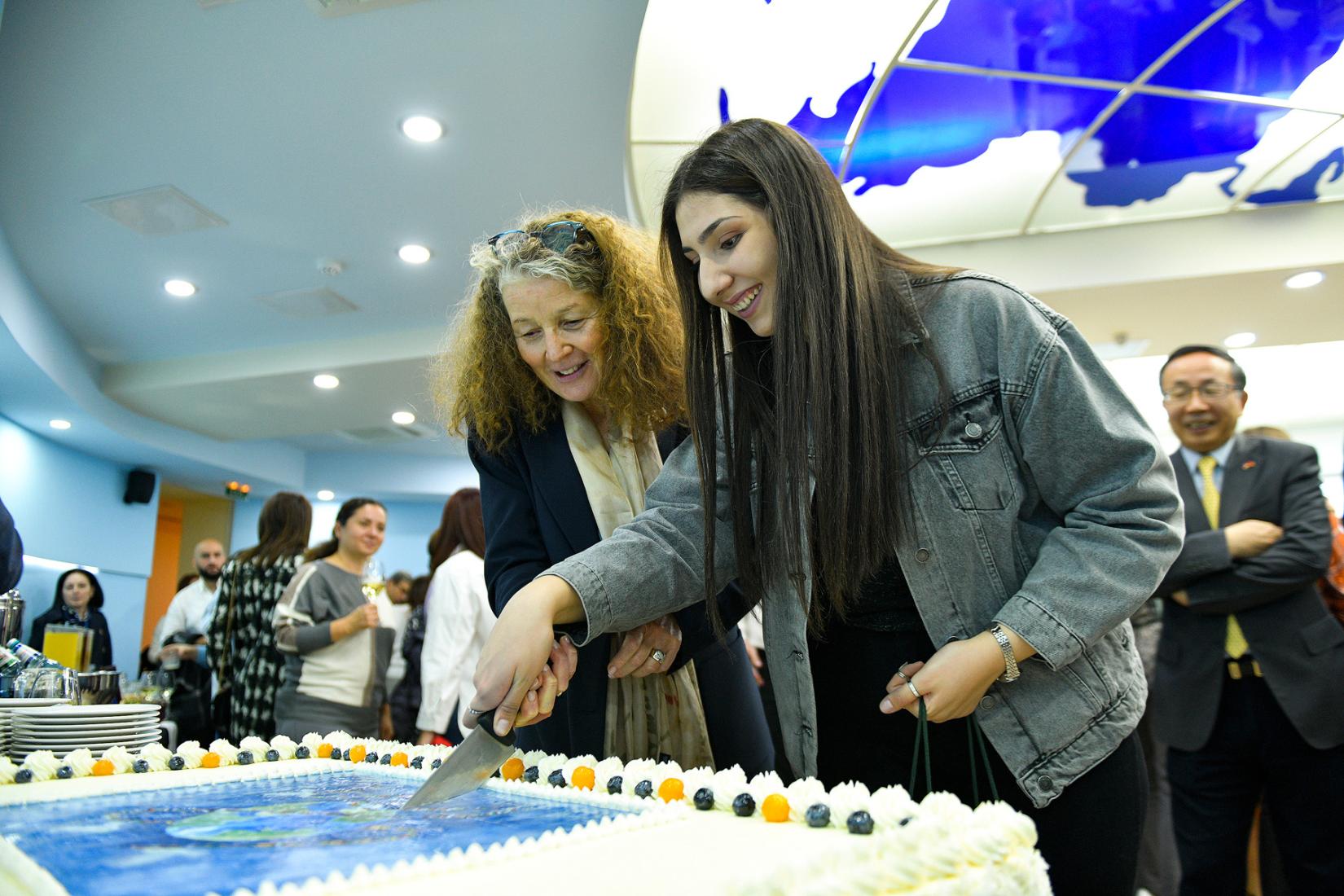 The Acting UN Resident Coordinator and Marina Petrosyan cut the cake.