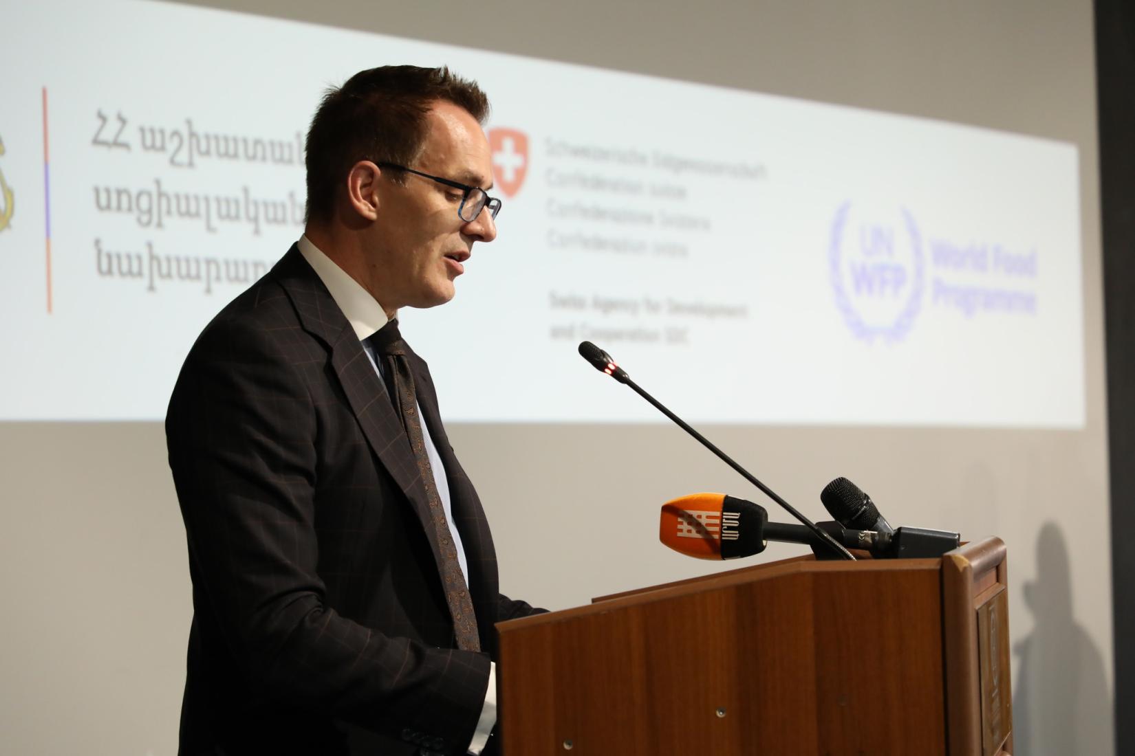 the Ambassador of Switzerland to Armenia, H.E. Lukas Rosenkranz, during the official project signing ceremony between the SDC and the WFP.