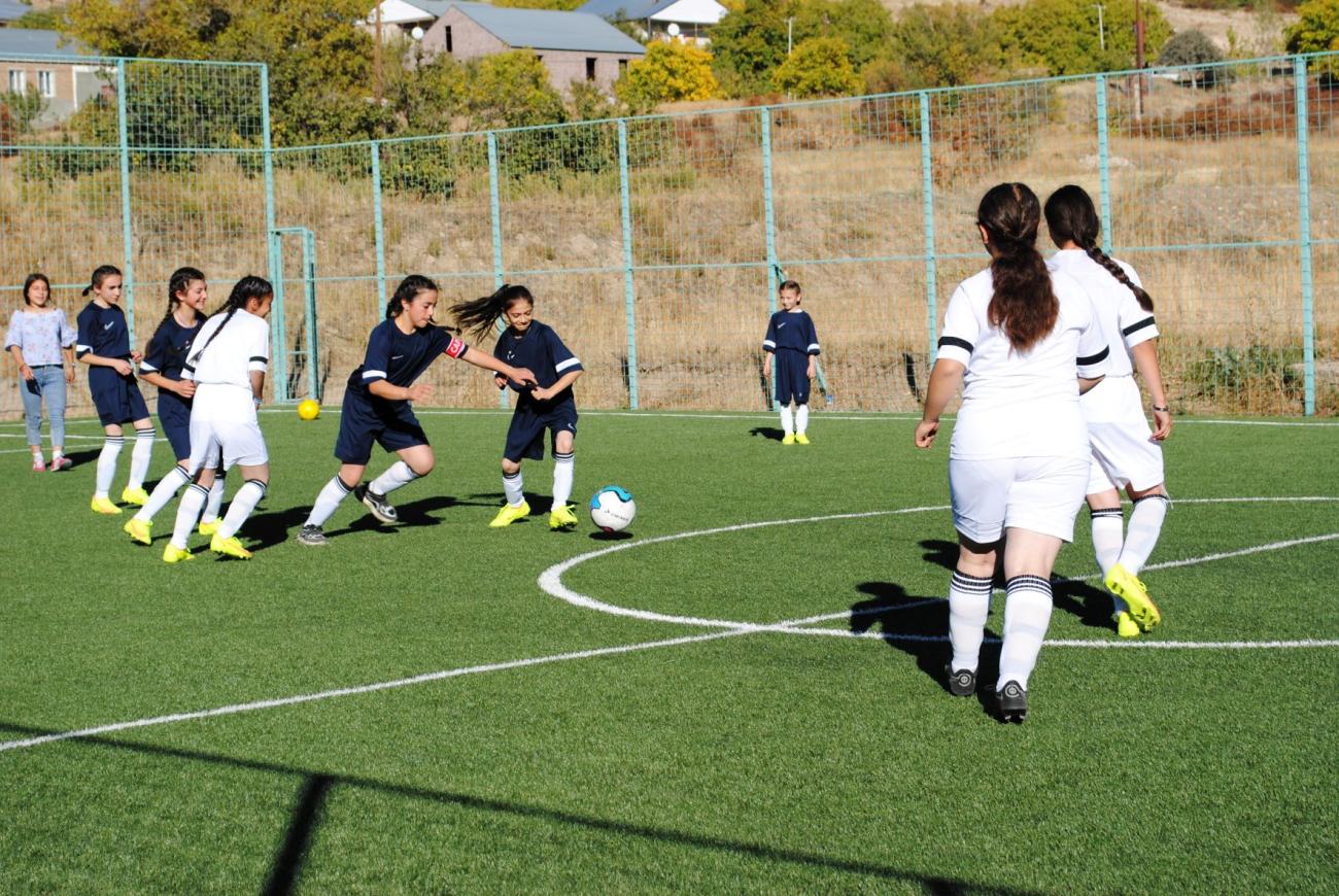 The girls' football team of Khachik.