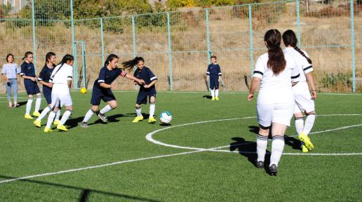 The girls' football team of Khachik.