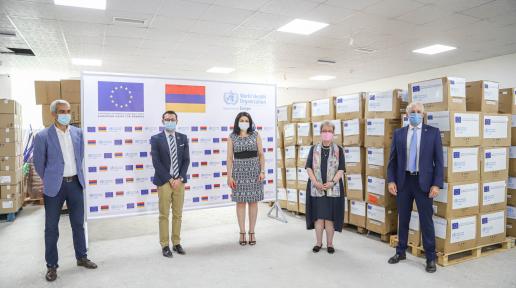 Vasily Esenamanov, Lena Nanushyan, Andrea Wiktorin ans Shombi Sharp are receiving the shipment.