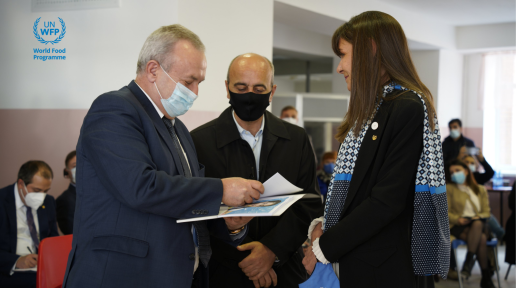 The Minister of Education Science, Culture and Sport of the Republic of Armenia, Vahram Dumanyan and WFP Country Director and Representative in Armenia, Jelena Milosevic.