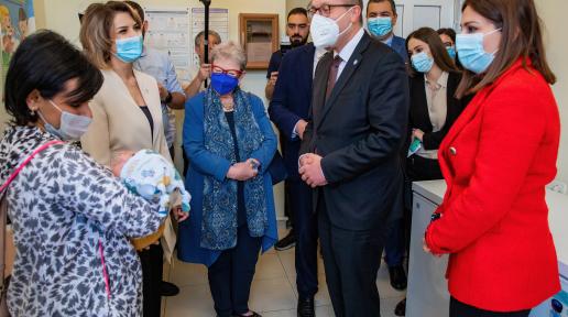 In celebration of European Immunization Week (EIW), RA Minister of Health, Anahit Avanesyan, WHO Regional Director for Europe, Dr Hans Henri P. Kluge, the Head of the Delegation of the European Union to Armenia, Ambassador Andrea Wiktorin and UNICEF Representative Christine Weigand visited a vaccination site at the polyclinic of Surb Grigor Lusavorich Medical Center.