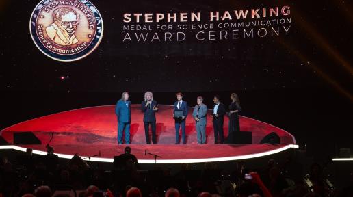 Six persons, including 5 men and a woman, at the stage during STARMUS Festival.