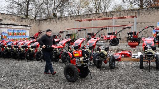 A man demonstrates the use of the agricultural equipment.